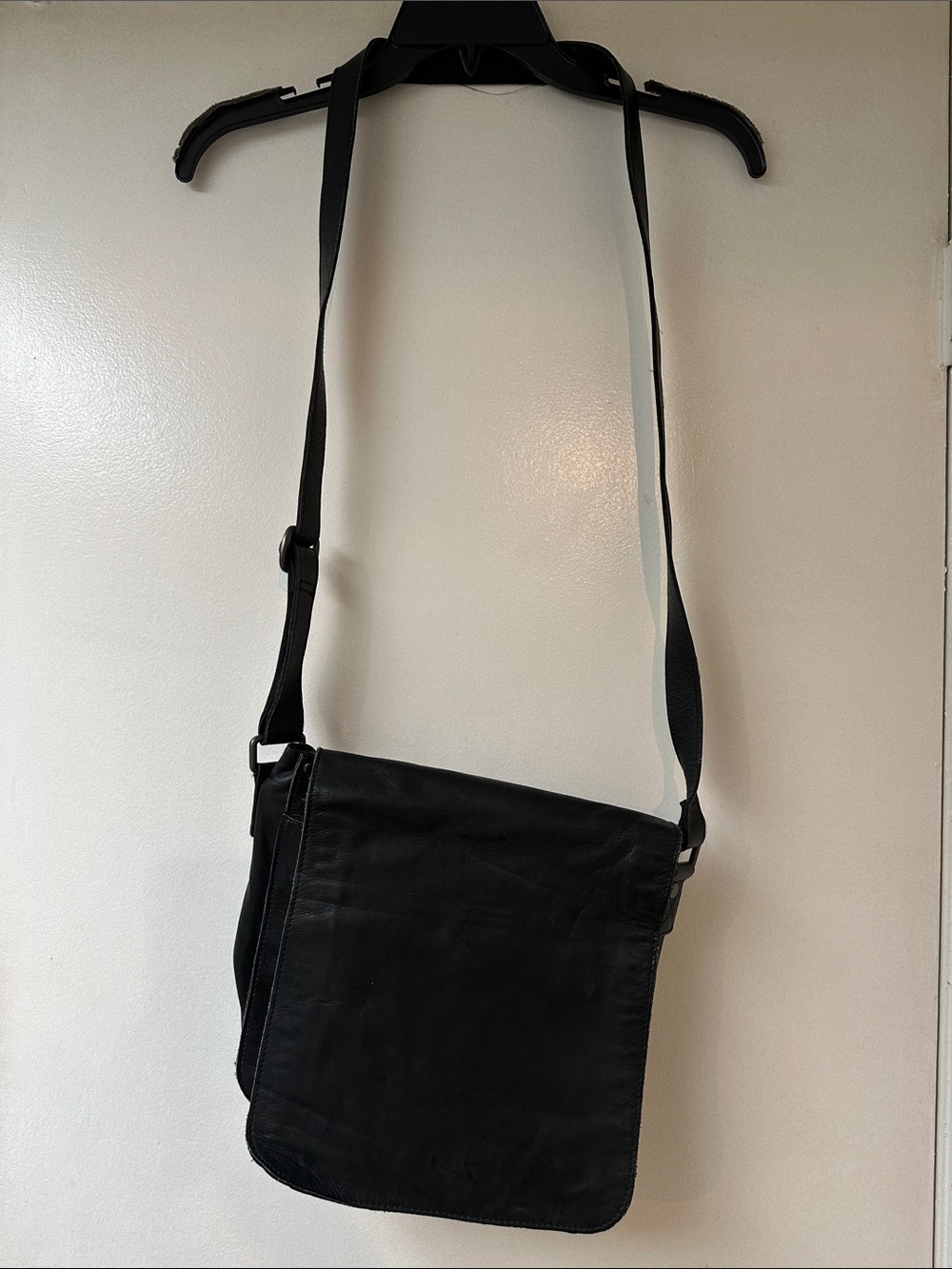 Kenneth Cole Men Women Black Leather Crossbody Bag